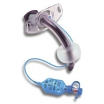 Чаще всего такой вариант рекомендован пациентам, которые находятся на ИВЛ, особенно в послеоперационный период. Недостаток манжеты заключается в том, что при регулярном применении в месте контакта мешочка и кожных покровов у трахеи могут образовываться пролежни. Поэтому манжету необходимо периодически сдувать, чтобы предотвратить появление пролежней. Альтернативой является приобретение трубки с двумя манжетами